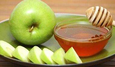 Apple mask for facial skin rejuvenation